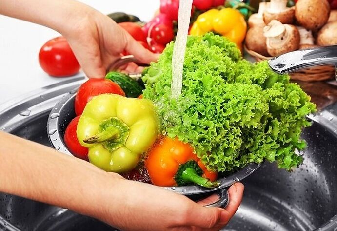 washing vegetables and herbs to prevent parasitic infections