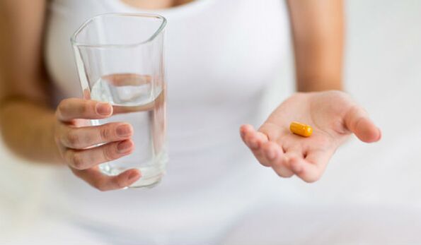 taking pills to prevent worms