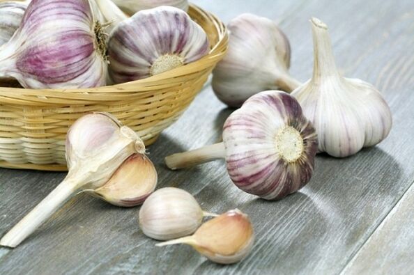 Parasitic garlic on the body